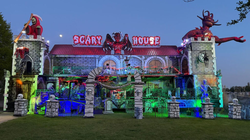 Scary House Frontalaufnahme